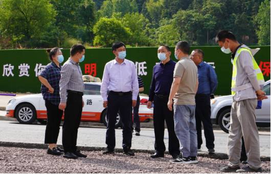六安市公路管理處黨委書(shū)記、主任楊廣來(lái)一行蒞臨指導(dǎo)我司項(xiàng)目